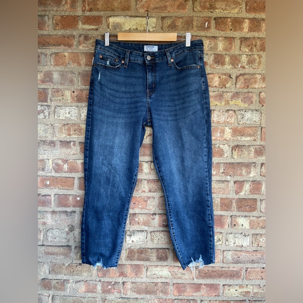 Levi's Denizen Distressed Boyfriend Jeans🖤